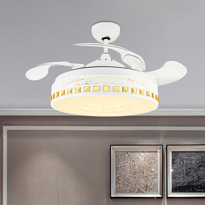 Éventail de ventilateur rond nordique 4-lames LED Metal Semi Flush Flush Mount plafond Aymorde avec garniture en cristal en blanc, 19,5 "de large