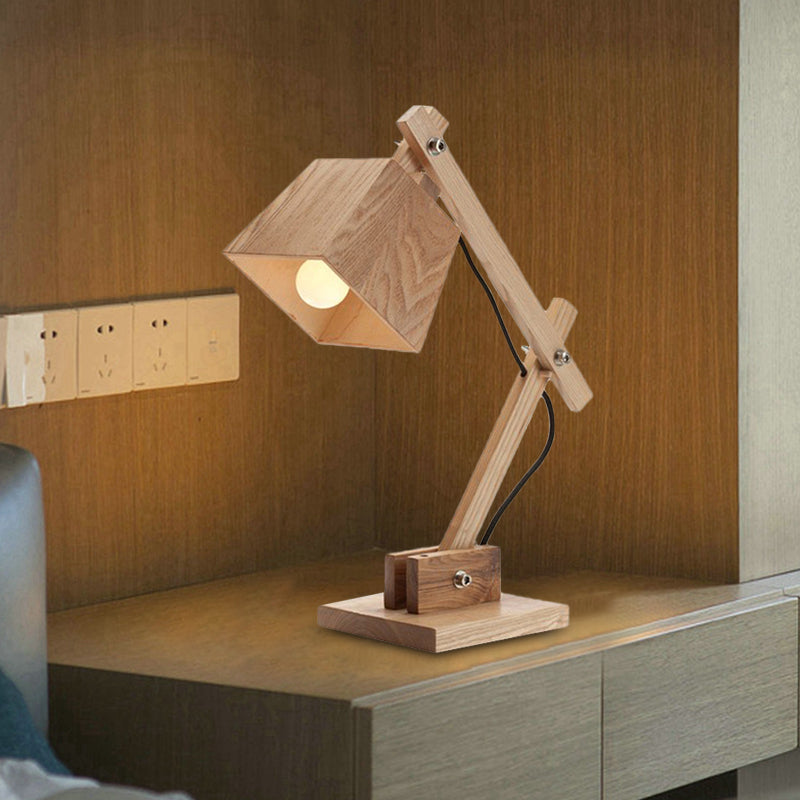 Lampada da tavolo modernista con paralume trapezoidale beige Lampada da scrivania in legno a 1 lampadina con braccio regolabile