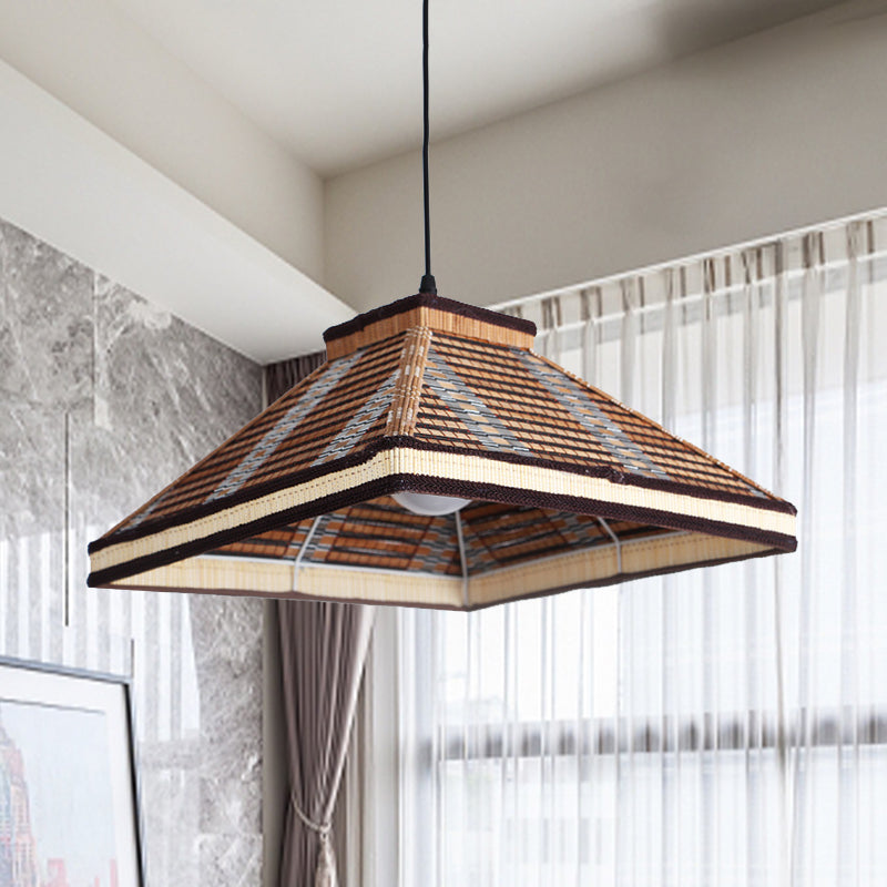 Chinesische Pyramide hängende Deckenleuchte Bambus/Rattan 1 Light Restaurant Anhängerlampe in Weiß/Elfenbein/Braun