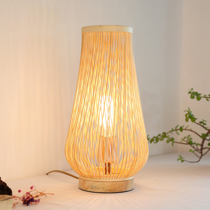 Lampada da tavolo per camera da letto a testa singola Lampada da scrivania beige in stile asiatico con paralume in bambù a goccia