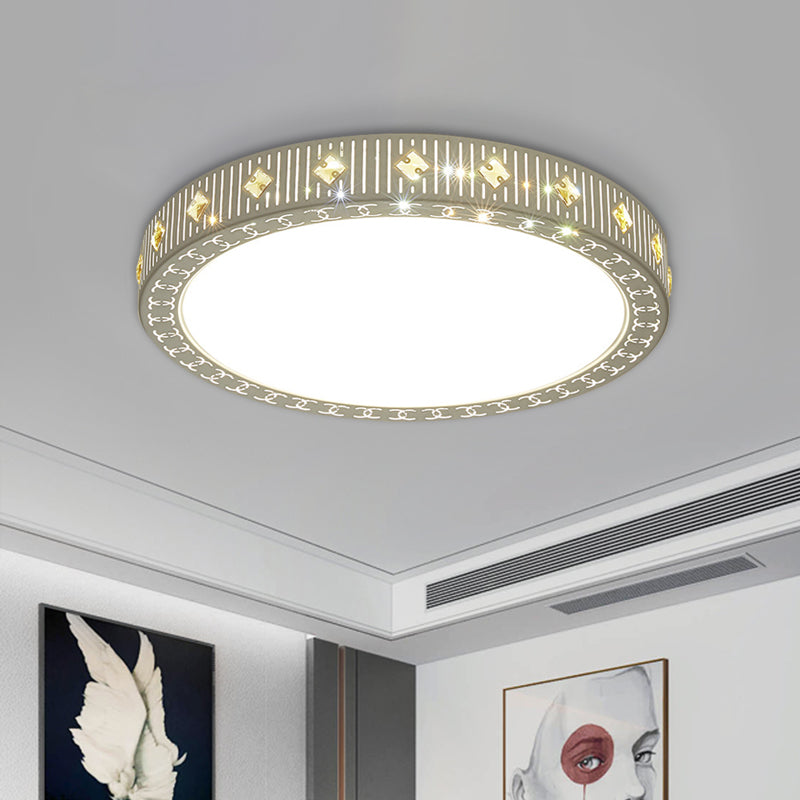 Round Ceiling Flush Mount Modernism Metallic LED Bedroom Flush Light Fixture in White