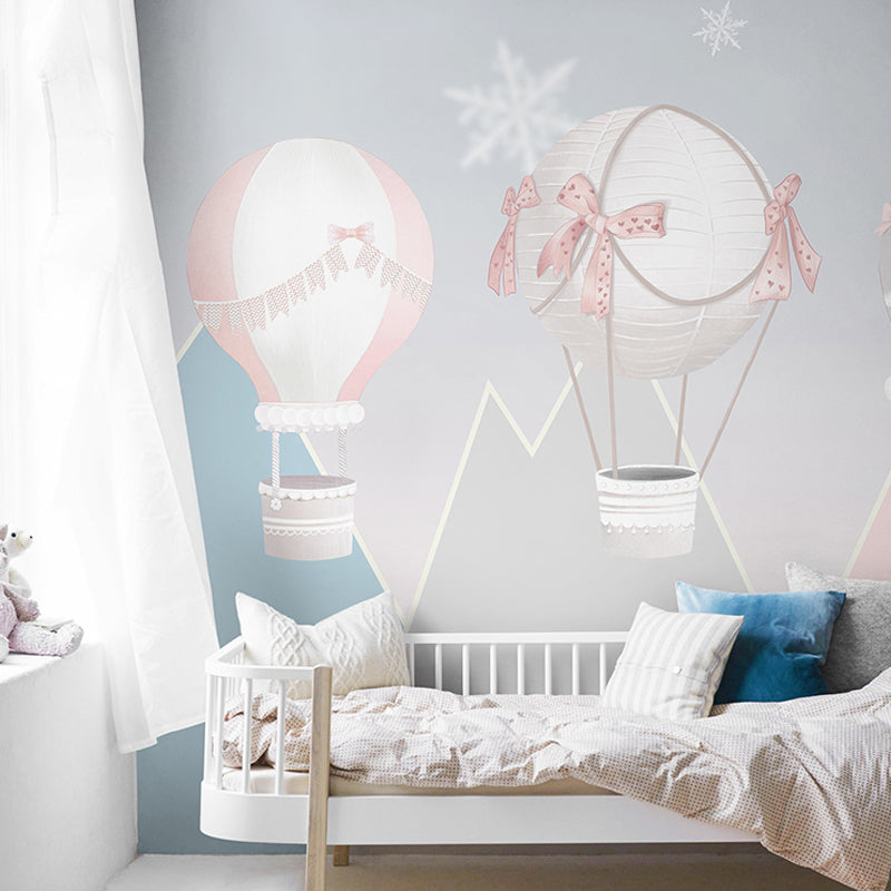 Whole Balloon Mural Wallpaper Scandinavian Fresh Triangle Wall Covering in Soft Color