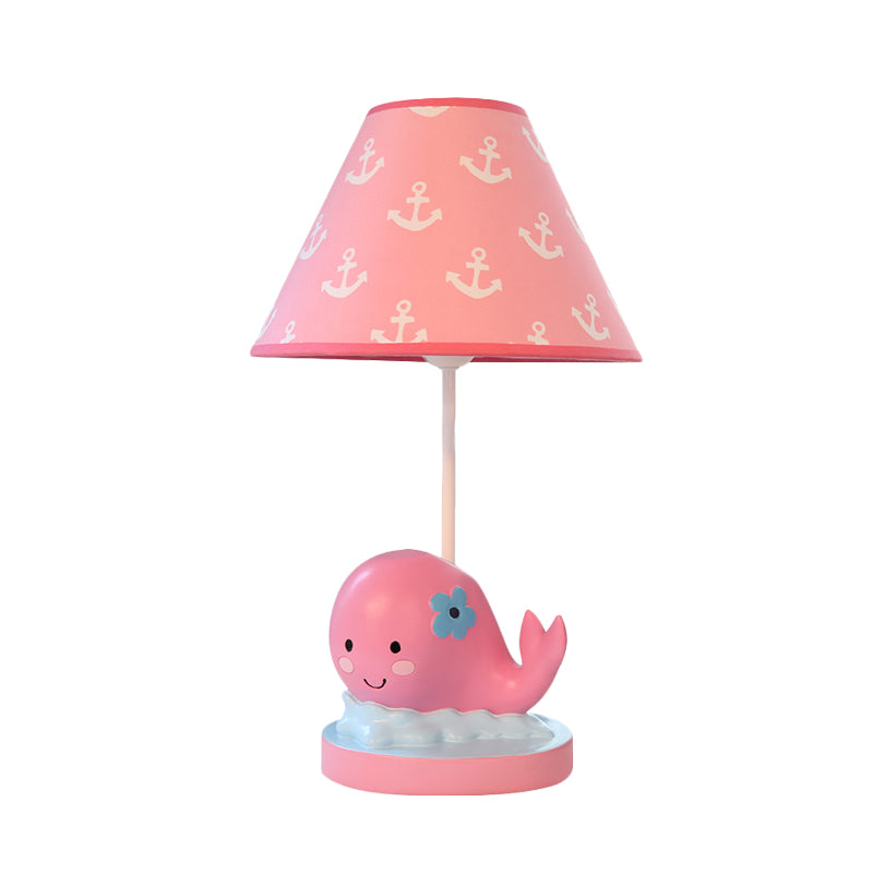 Caricaturé baleine petite lampe de bureau résine 1 lumière de nuit de chambre claire avec une nuance de tissu baril en rose