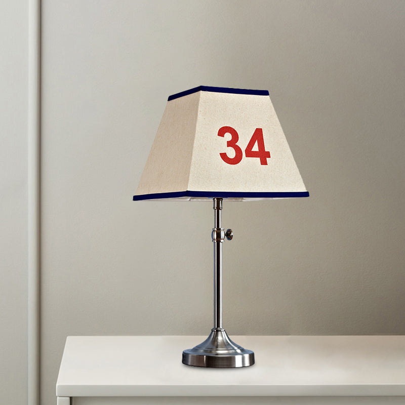 Pagoda Metal Table Lampe avec motif de numéro d'éclairage nocturne beige unique contemporain pour chambre à coucher