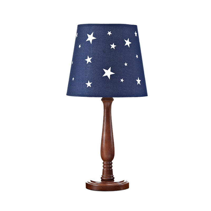 Lámpara de mesa nocturna de sombra de barril azul con patrón de estrella de una sola cabeza de madera de lectura de madera