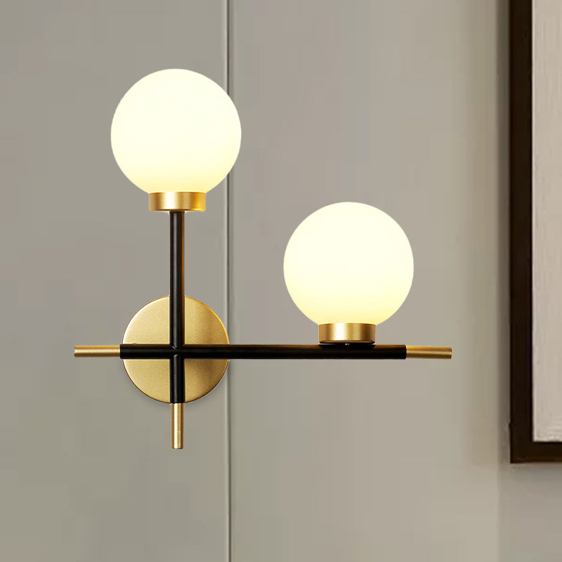 2-Bulb Milky Glass Sconce Lightture Modern Black Double Globe Salon Lampe murale avec conception de croix