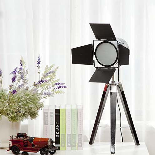 Iluminación de escritorio de trípode metálico dormitorio LED de estilo industrial en negro/latón