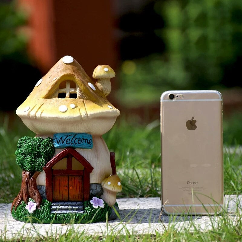 House Shaped Patio LED Ground Lighting Resin Cartoon Solar Operated Nightstand Lamp in Yellow/Green/Dark Yellow